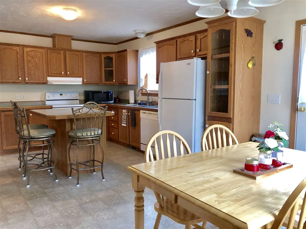 2 Fox Hill Circle Tilton NH 03276