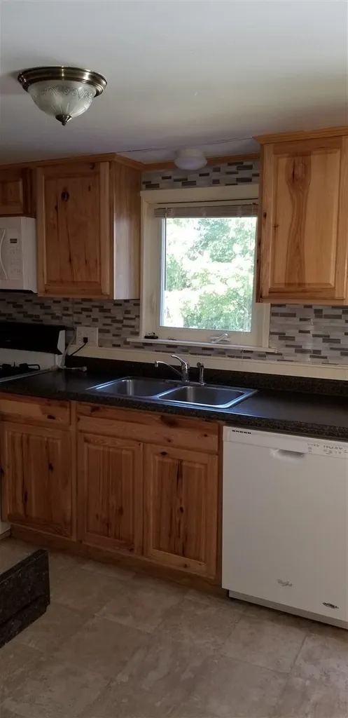 828 Franklin Highway Andover NH 03216