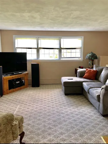 13 Koper Lane Pelham NH 03076