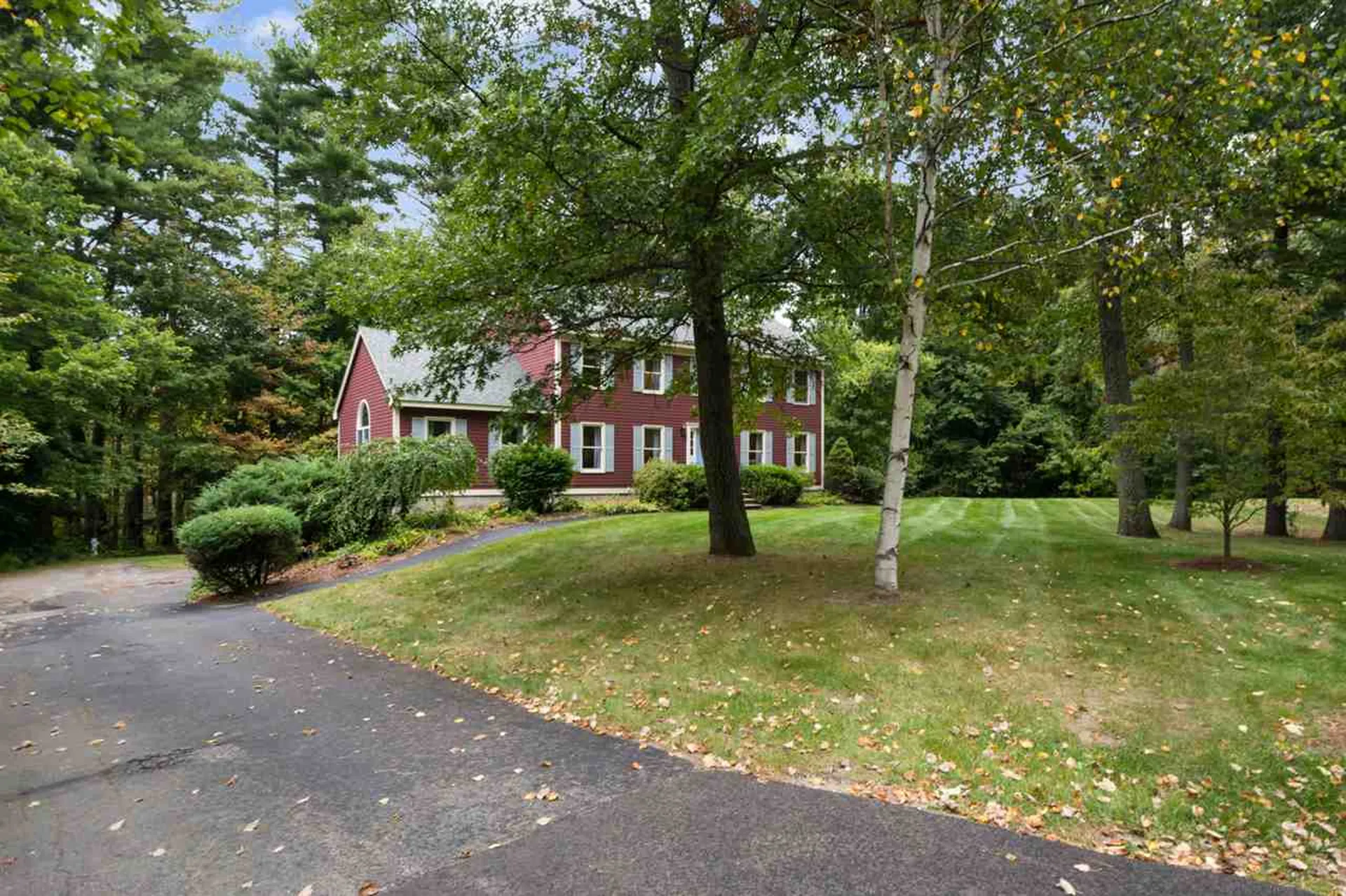 15 Isabella Drive Londonderry NH 03053