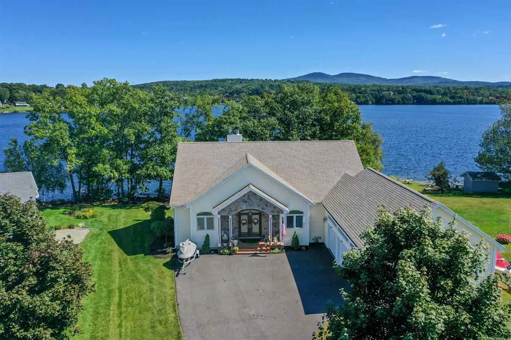 33 Clearwater Place Laconia NH 03246