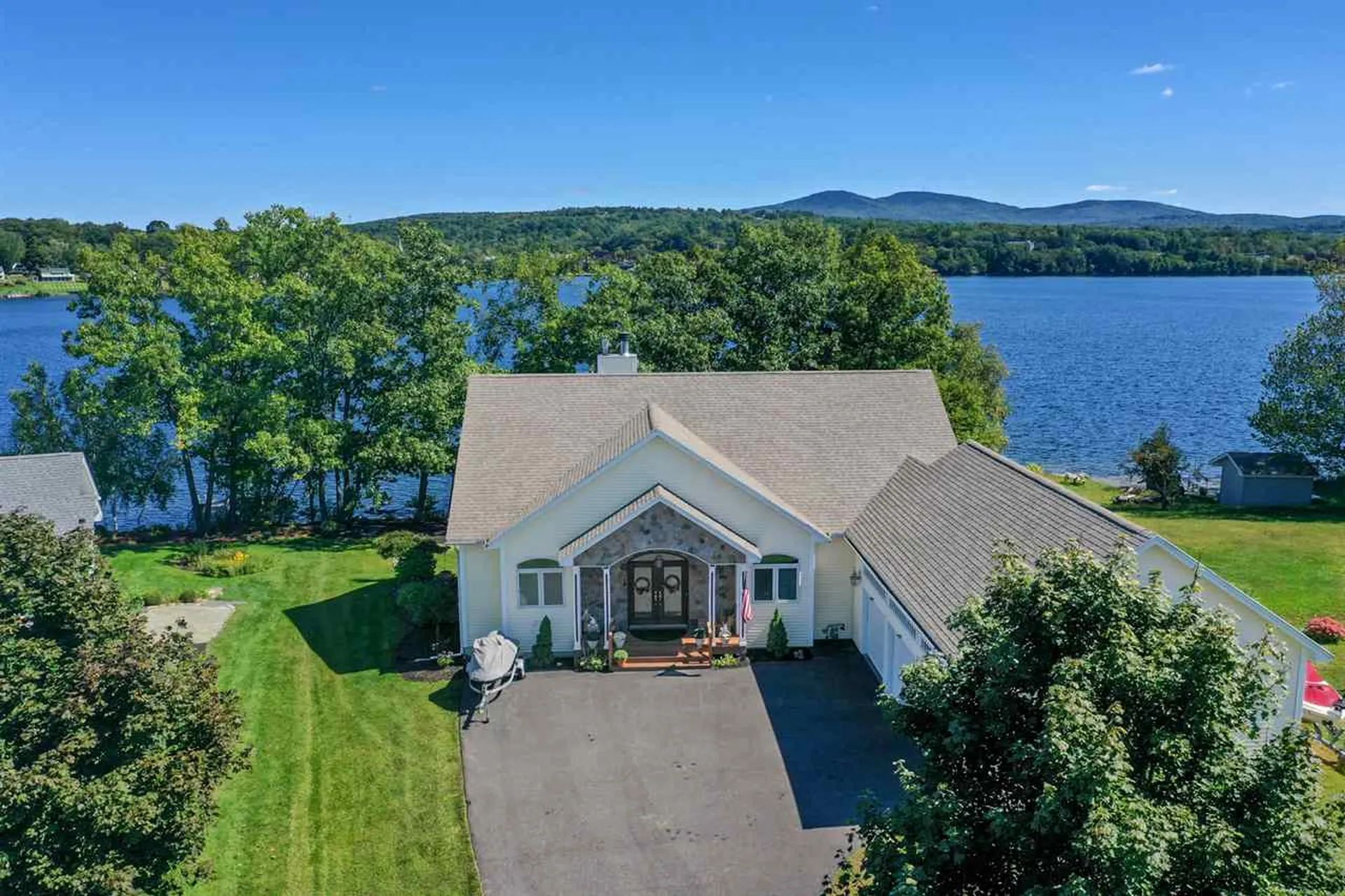 33 Clearwater Place Laconia NH 03246