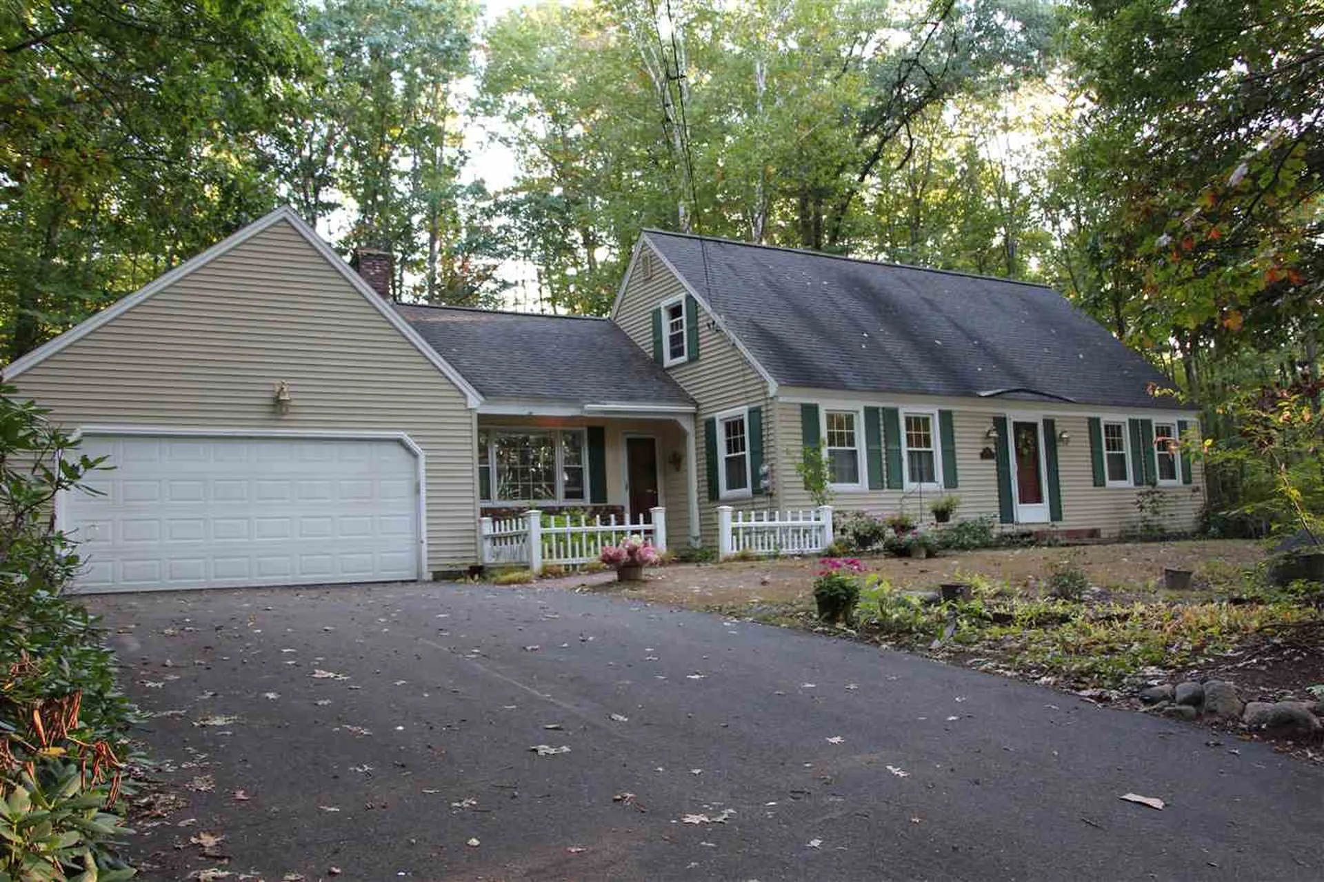 20 Stonehenge Road Bedford NH 03110