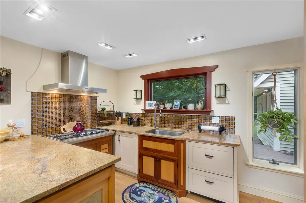 127 Old Mill Pond Road Henniker NH 03242