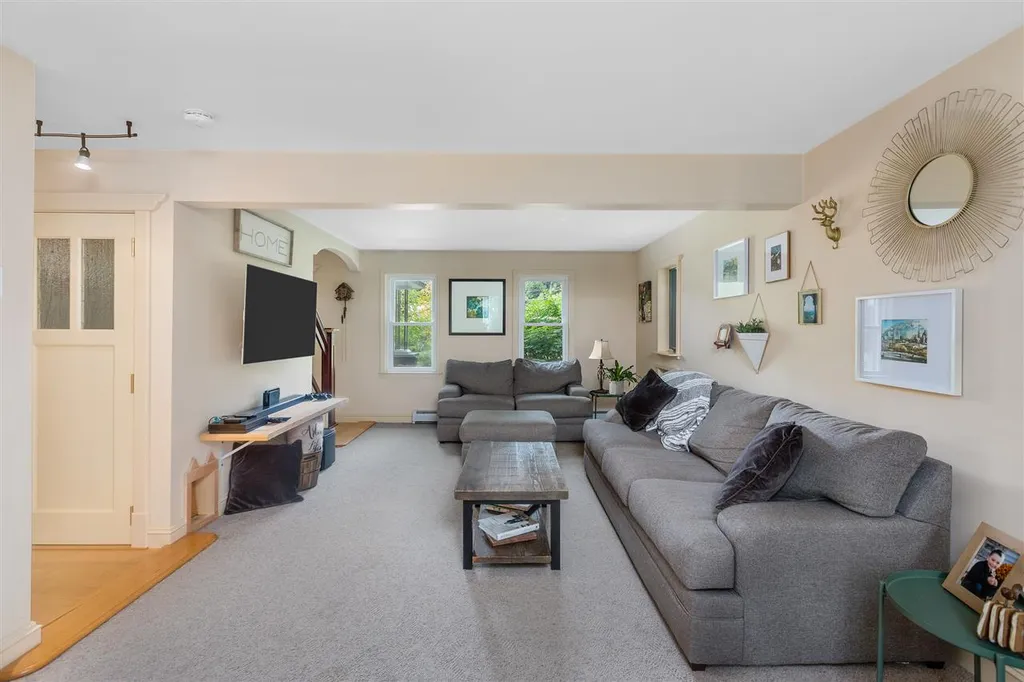 127 Old Mill Pond Road Henniker NH 03242