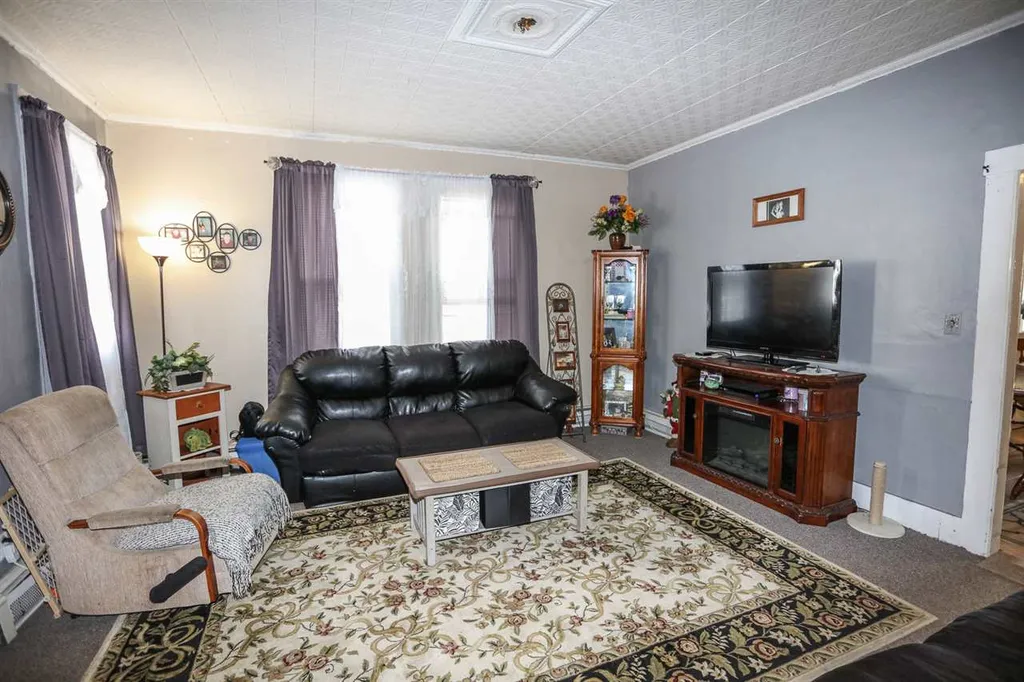 97 Ash Street Nashua NH 03060