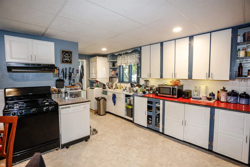 97 Ash Street Nashua NH 03060