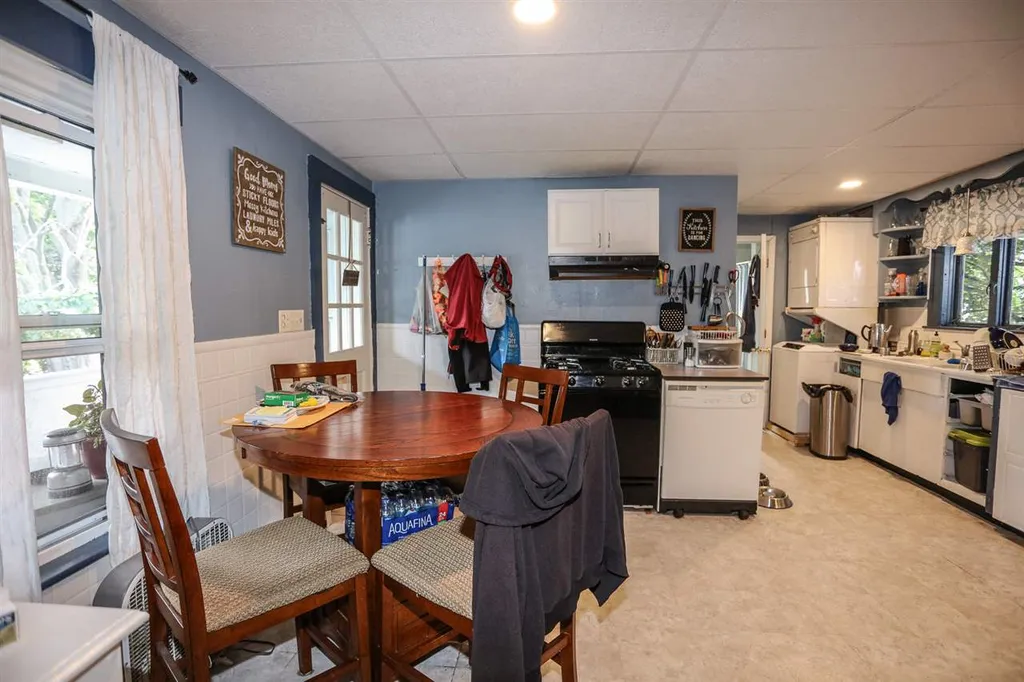 97 Ash Street Nashua NH 03060