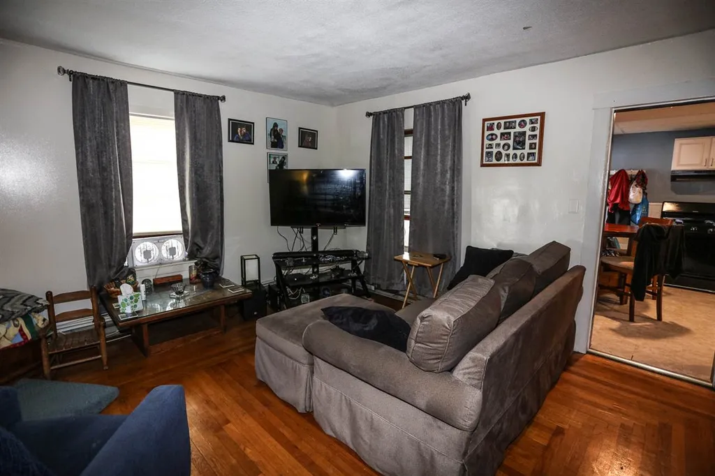 97 Ash Street Nashua NH 03060