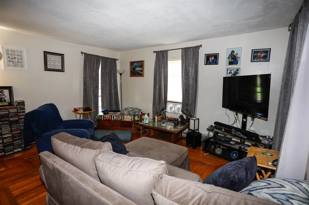 97 Ash Street Nashua NH 03060