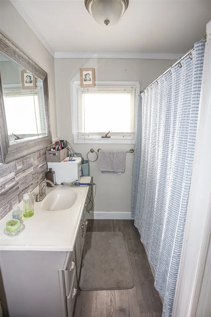 97 Ash Street Nashua NH 03060