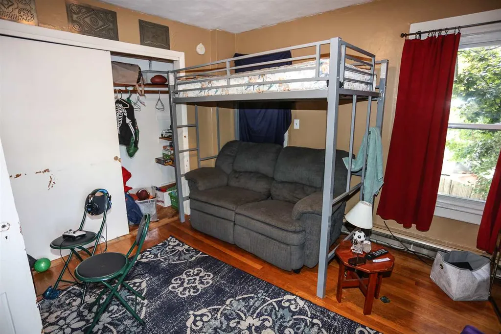97 Ash Street Nashua NH 03060