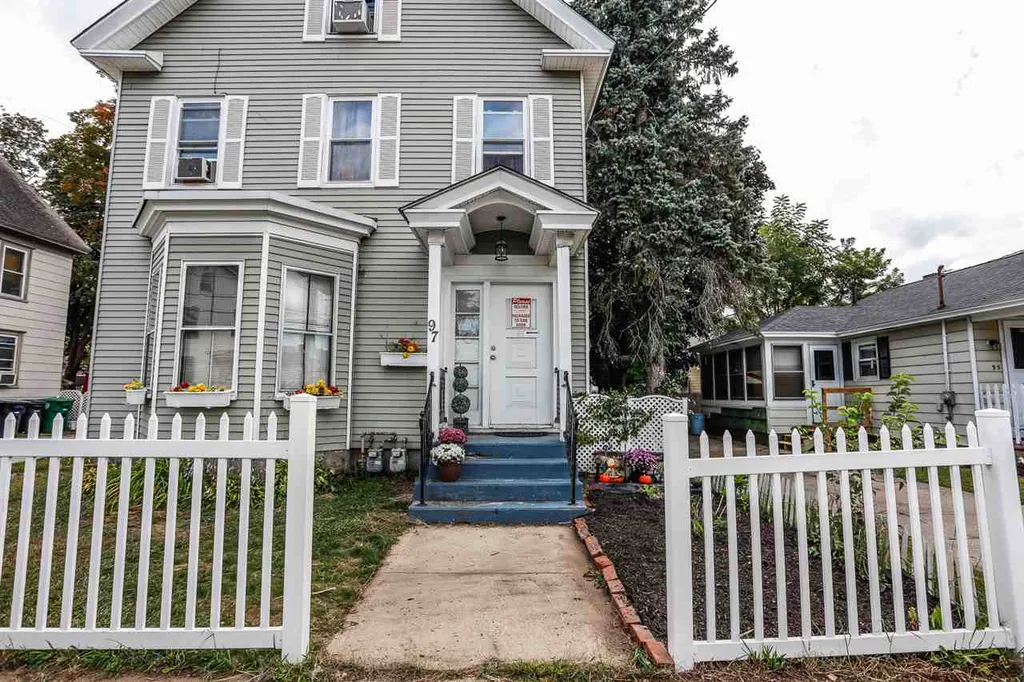 97 Ash Street Nashua NH 03060