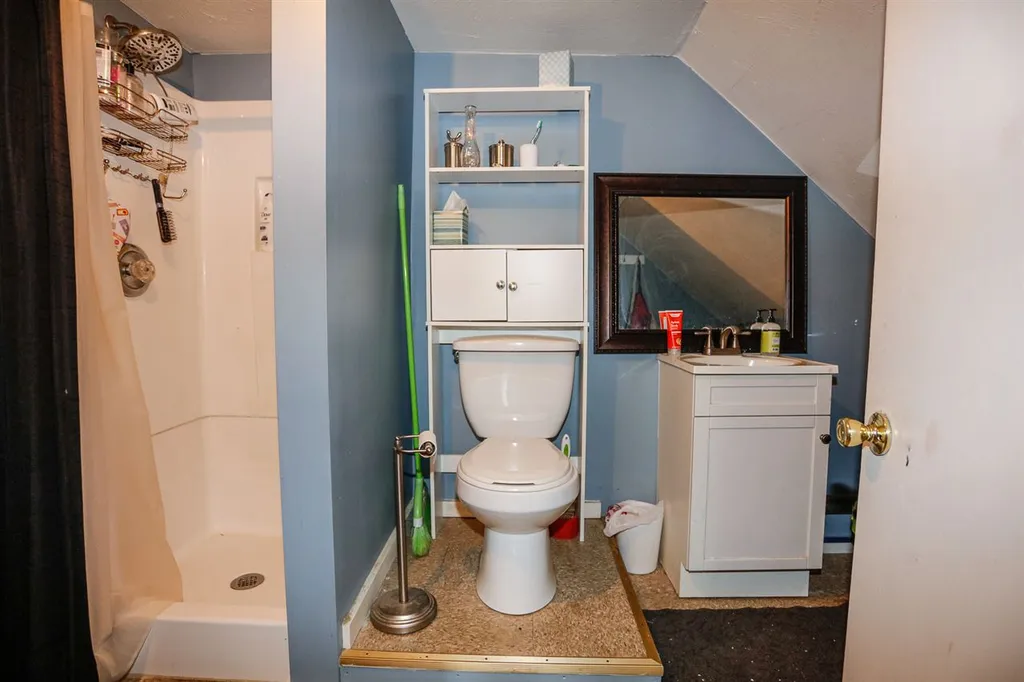 97 Ash Street Nashua NH 03060