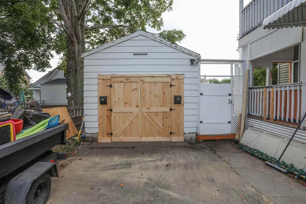 97 Ash Street Nashua NH 03060