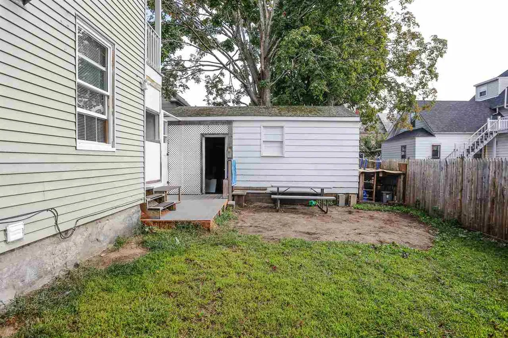 97 Ash Street Nashua NH 03060