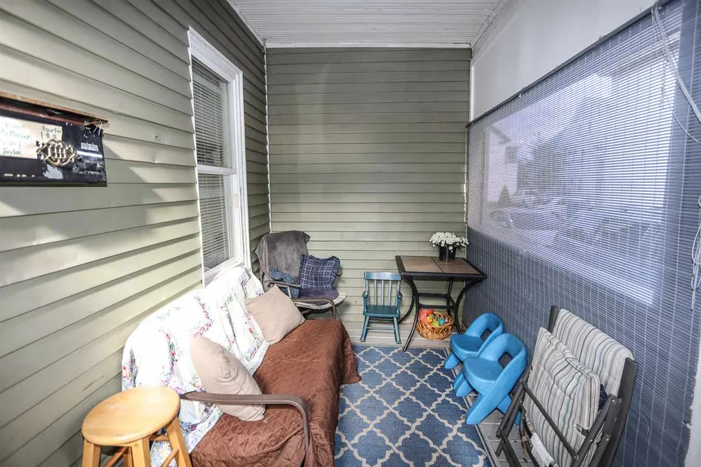 97 Ash Street Nashua NH 03060