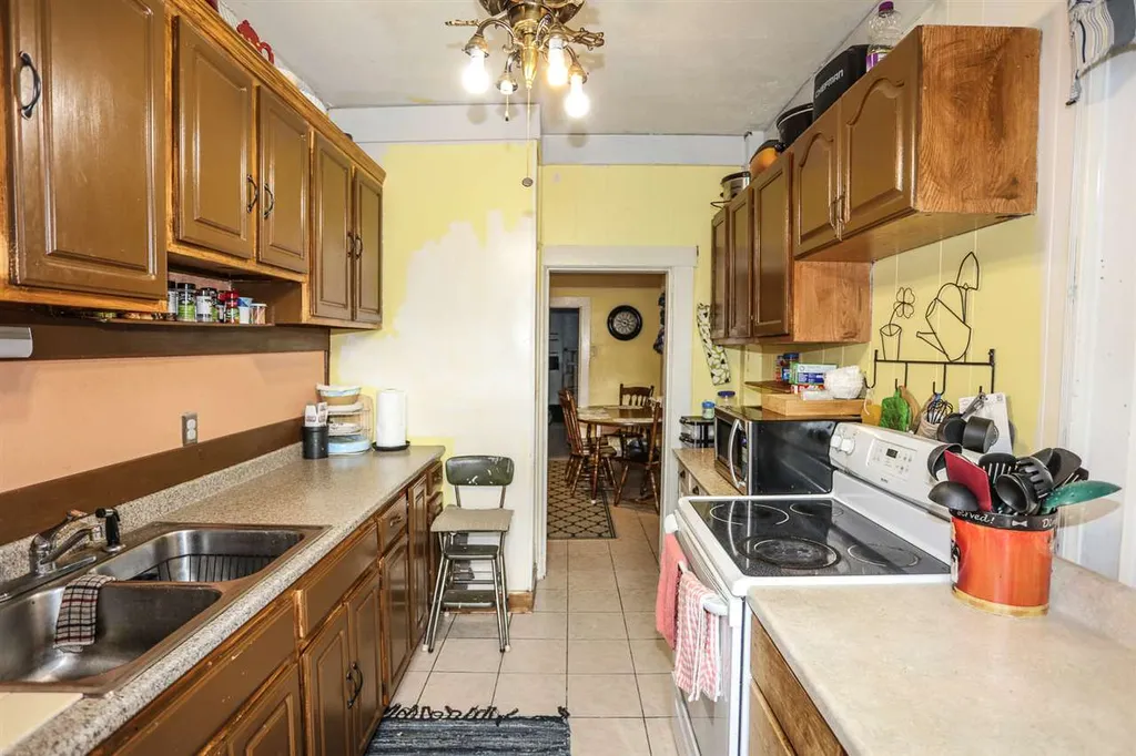 97 Ash Street Nashua NH 03060