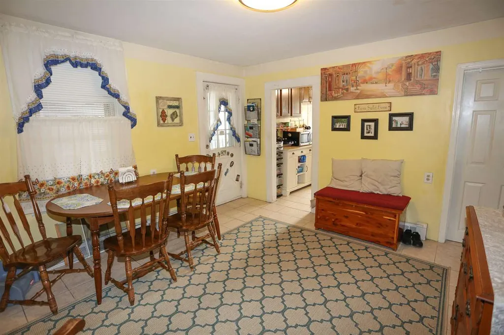 97 Ash Street Nashua NH 03060