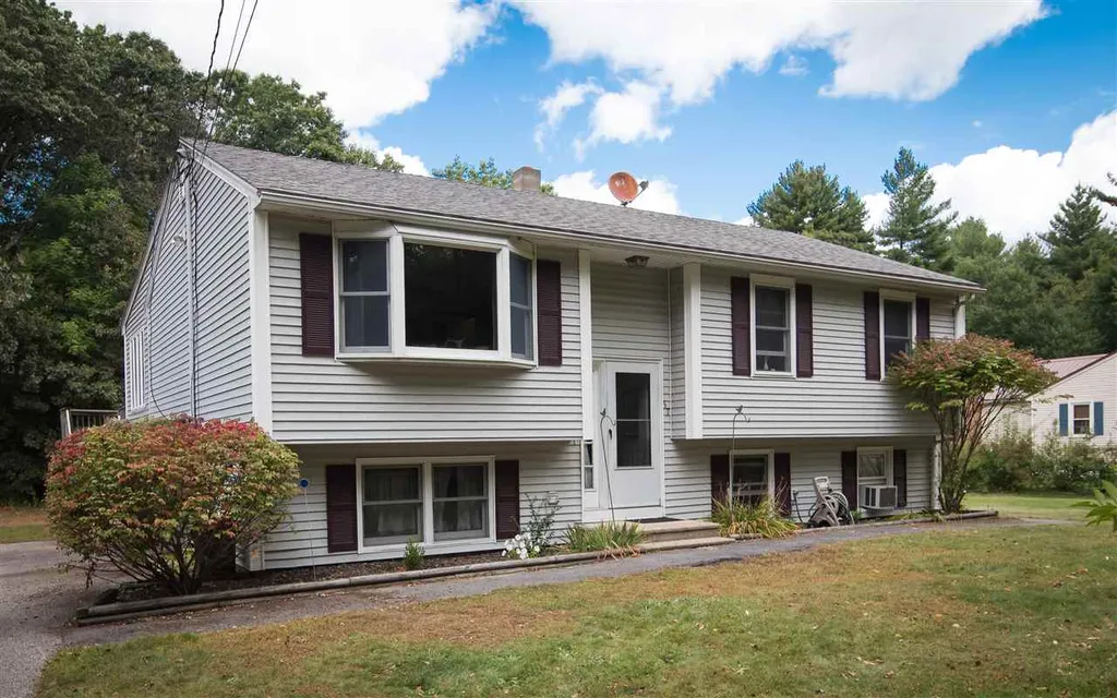 57 Pond Street Newton NH 03858