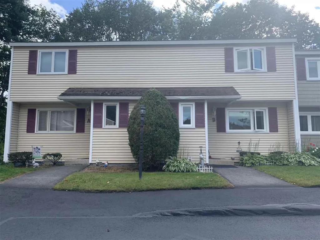 8b Cedarbrook Village Rochester NH 03867