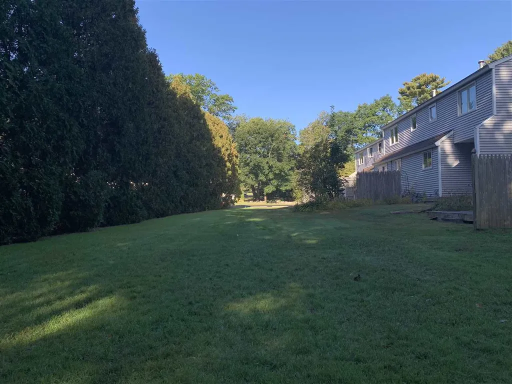 8b Cedarbrook Village Rochester NH 03867