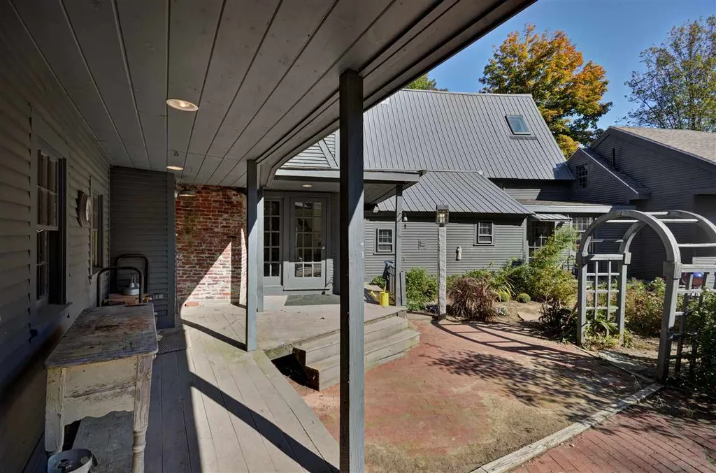 48 Middle Road Brentwood NH 03833