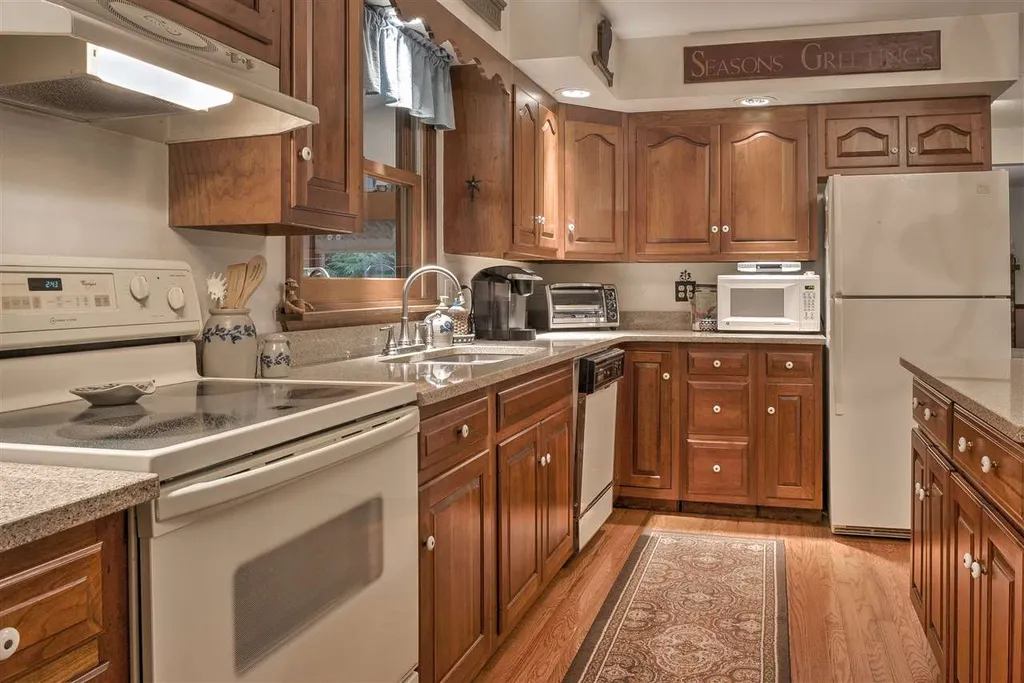 27 Partridgeberry Lane Swanzey NH 03446
