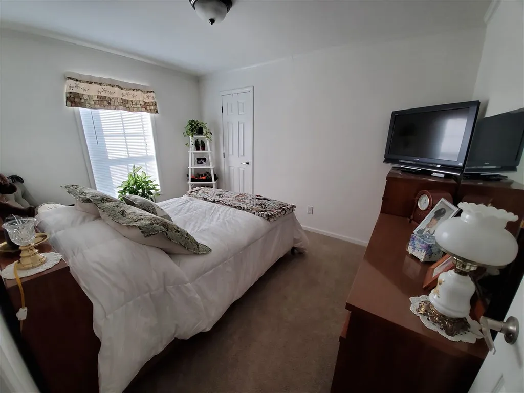 32 Alexandra Lane Rochester NH 03867