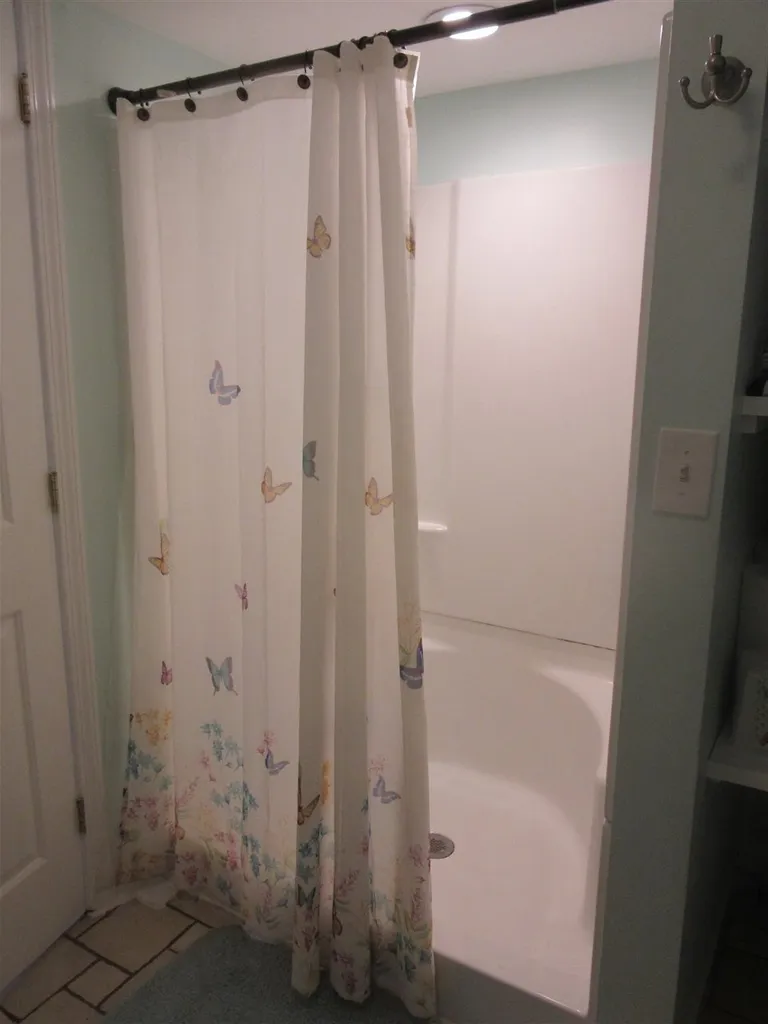 16 E Meadow Way Manchester NH 03109