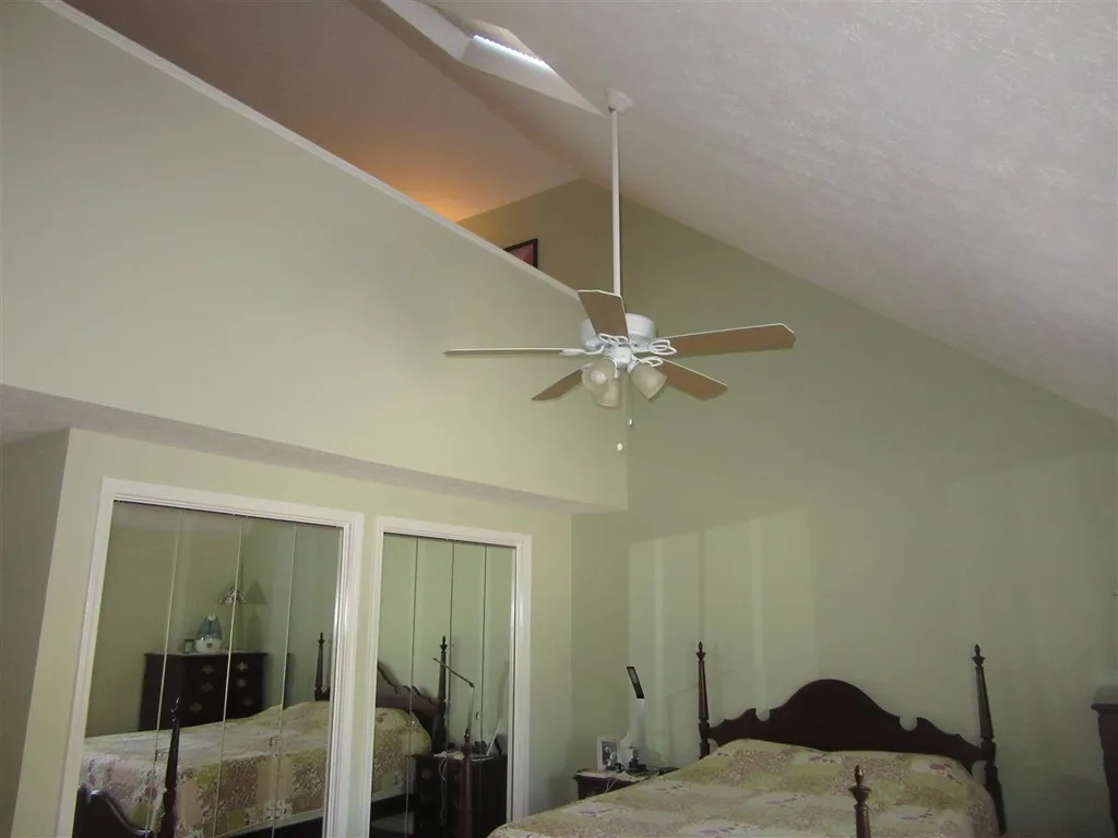 16 E Meadow Way Manchester NH 03109