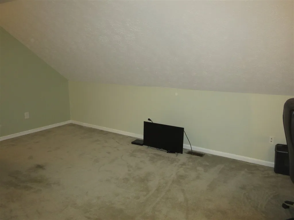 16 E Meadow Way Manchester NH 03109