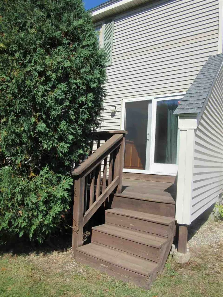 16 E Meadow Way Manchester NH 03109