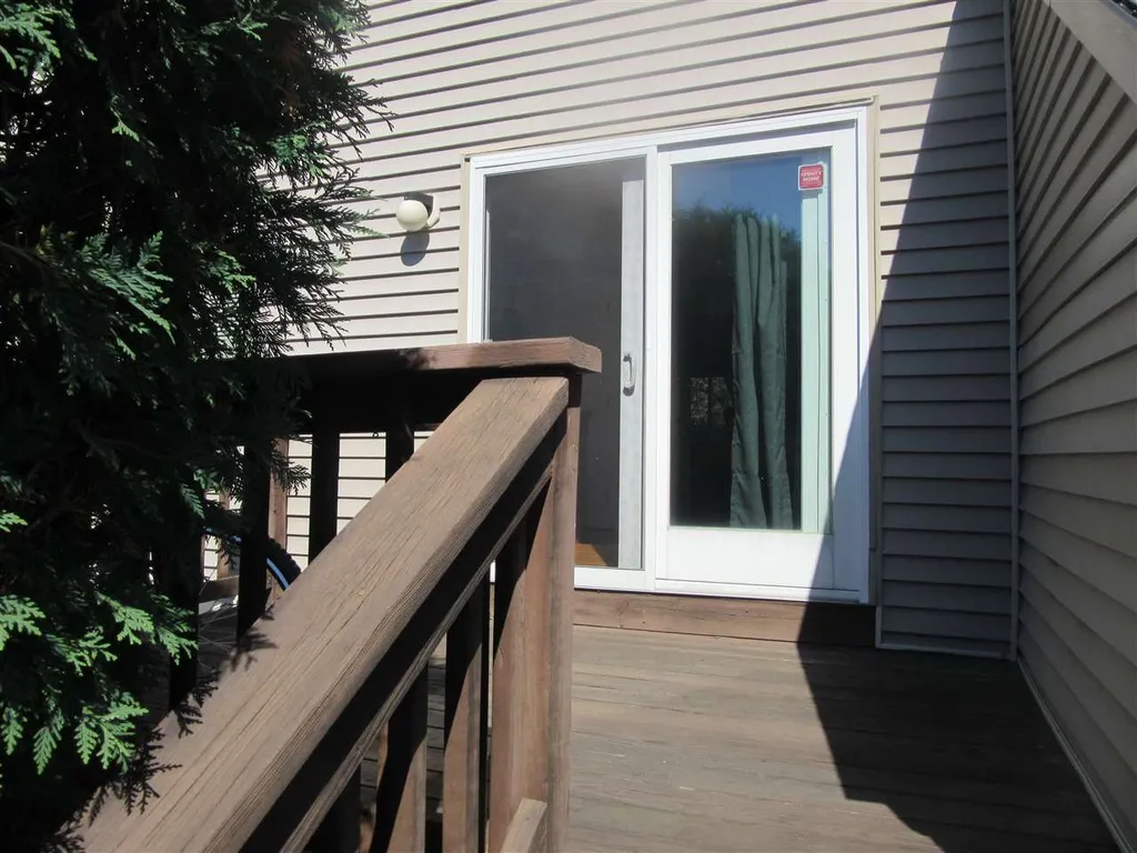 16 E Meadow Way Manchester NH 03109