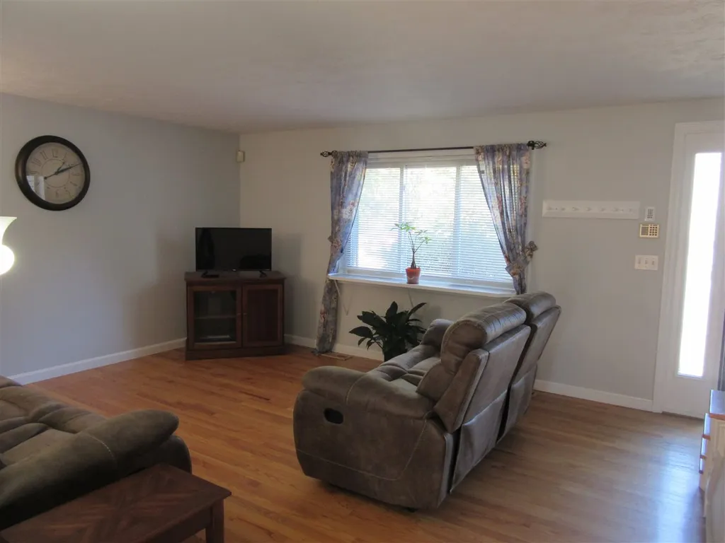 16 E Meadow Way Manchester NH 03109