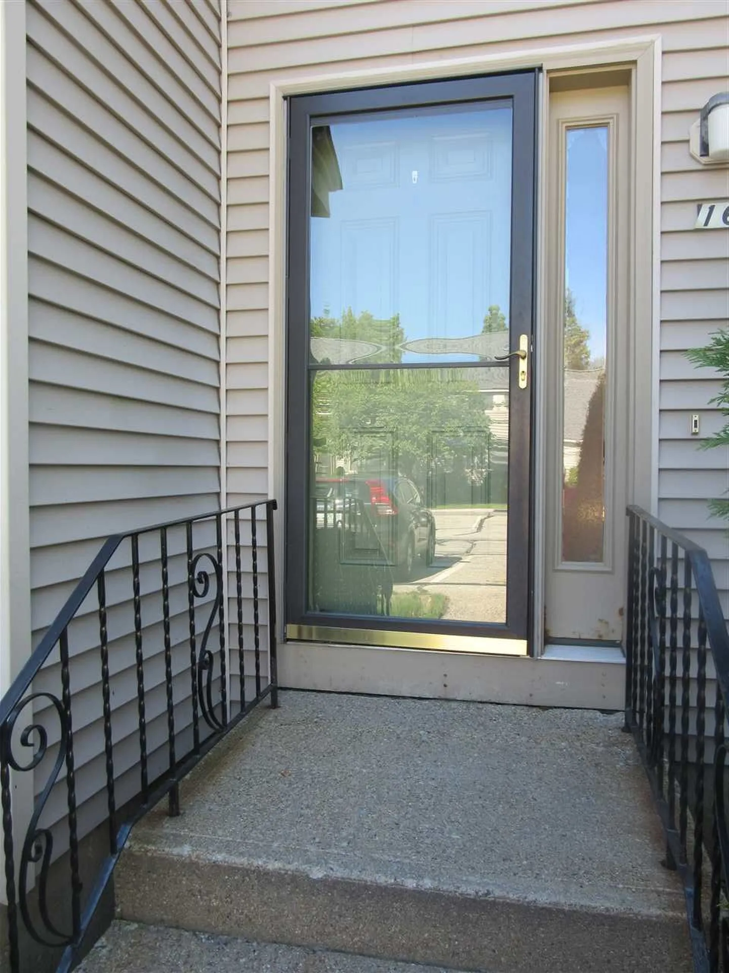 16 E Meadow Way Manchester NH 03109