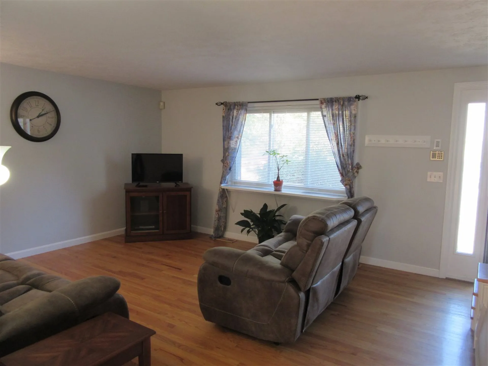 16 E Meadow Way Manchester NH 03109