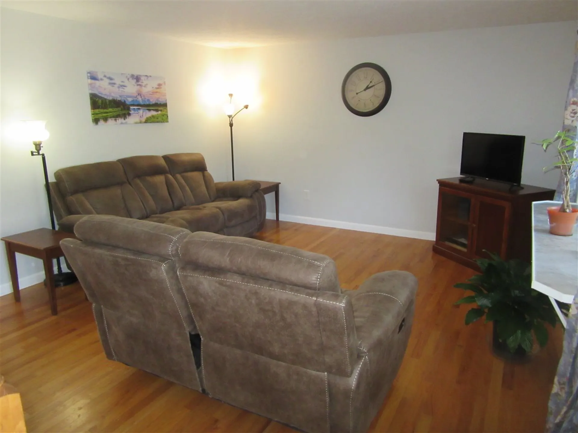 16 E Meadow Way Manchester NH 03109