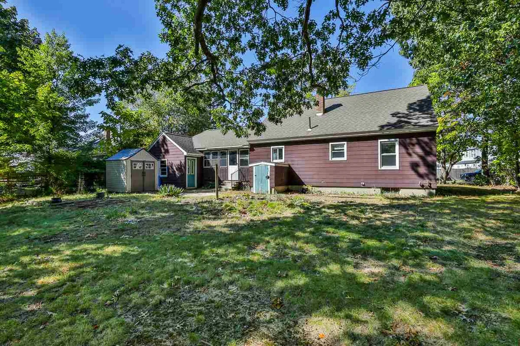 9 Belle Aire Avenue Nashua NH 03060