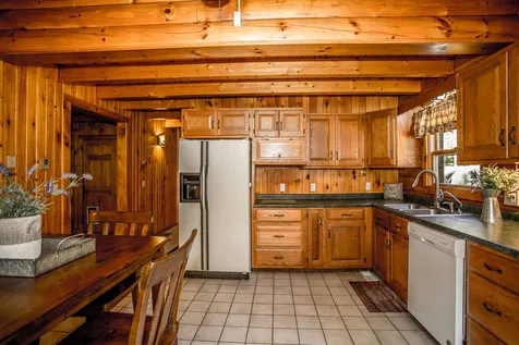 38 Old Driftway Hillsborough NH 03244
