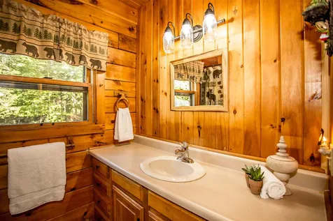 38 Old Driftway Hillsborough NH 03244