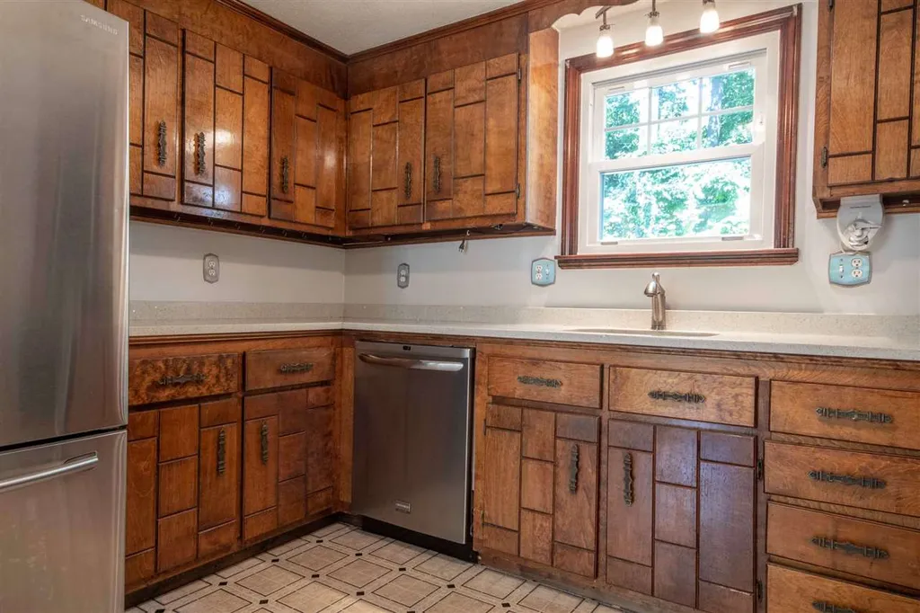 3 Gordon Drive Londonderry NH 03053