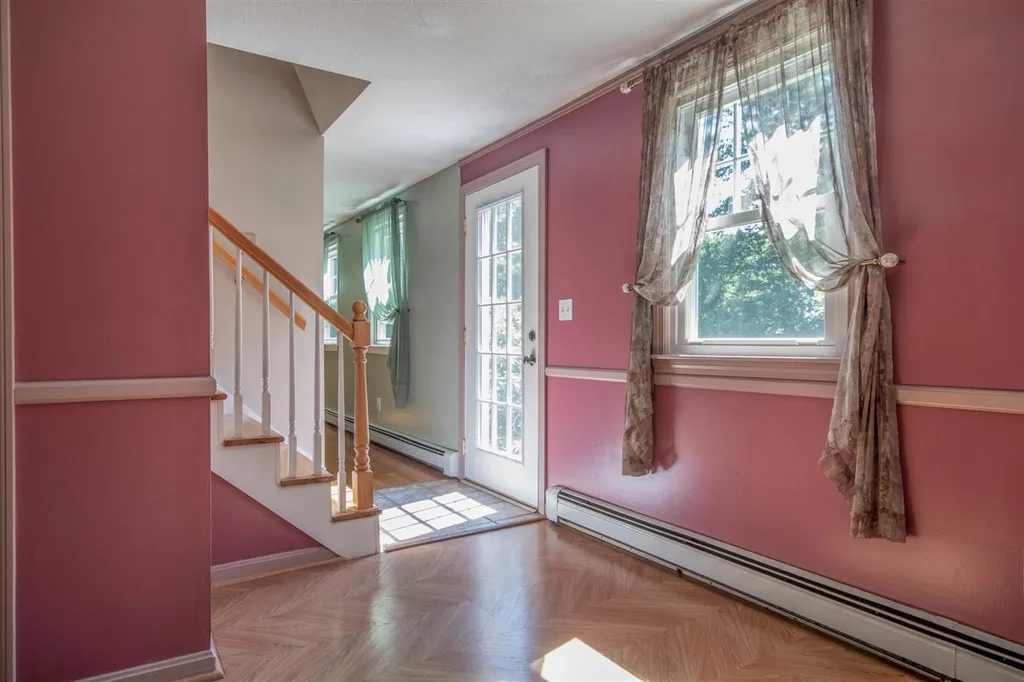 3 Gordon Drive Londonderry NH 03053