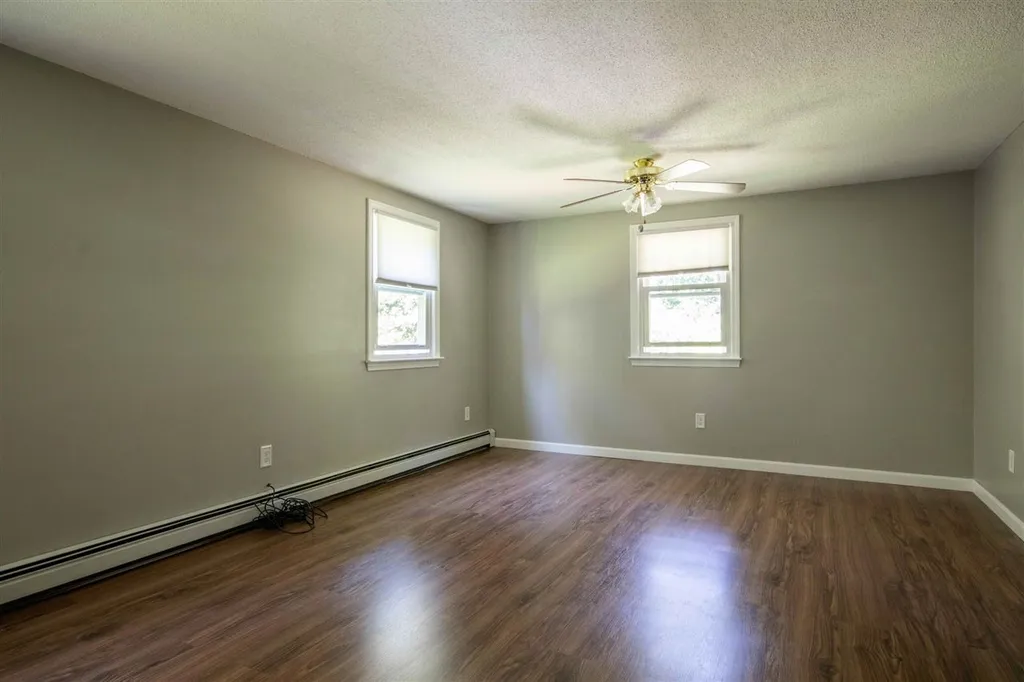3 Gordon Drive Londonderry NH 03053