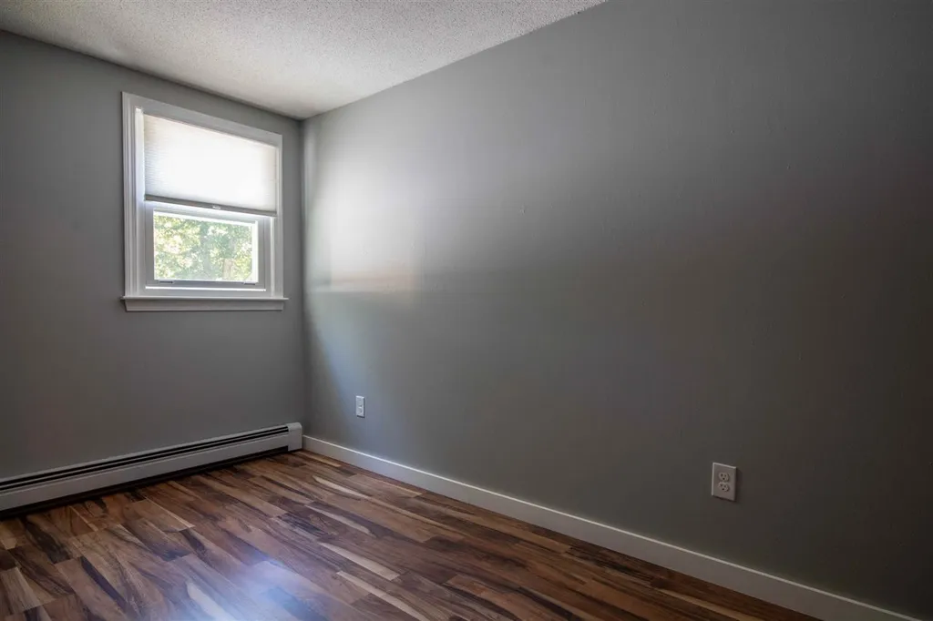 3 Gordon Drive Londonderry NH 03053