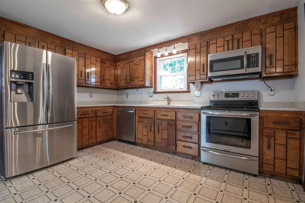 3 Gordon Drive Londonderry NH 03053