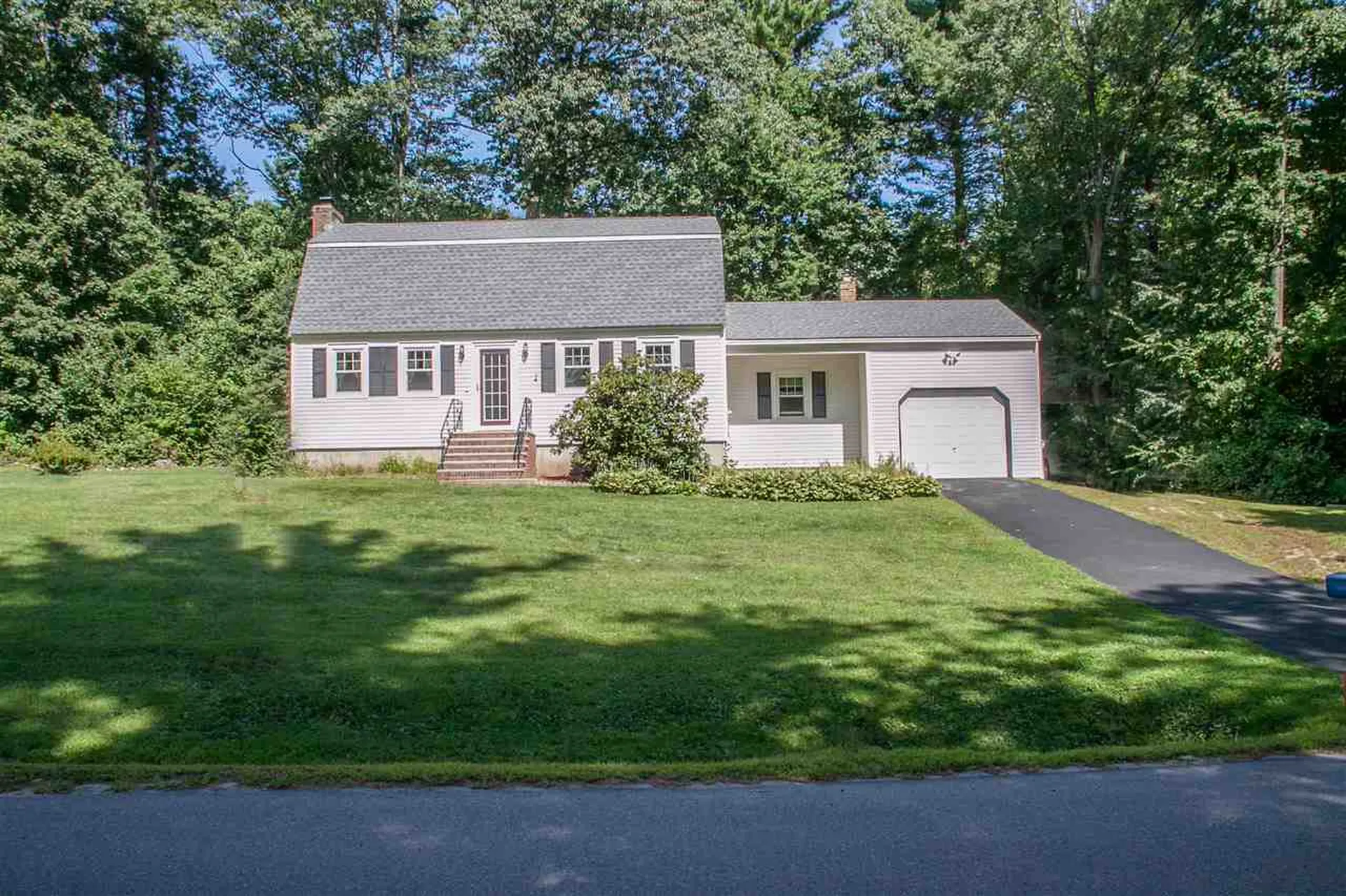 3 Gordon Drive Londonderry NH 03053
