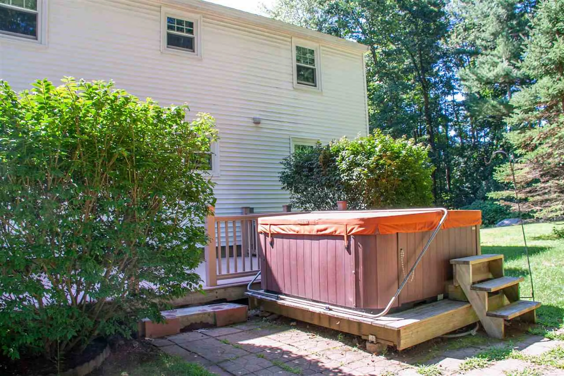 3 Gordon Drive Londonderry NH 03053