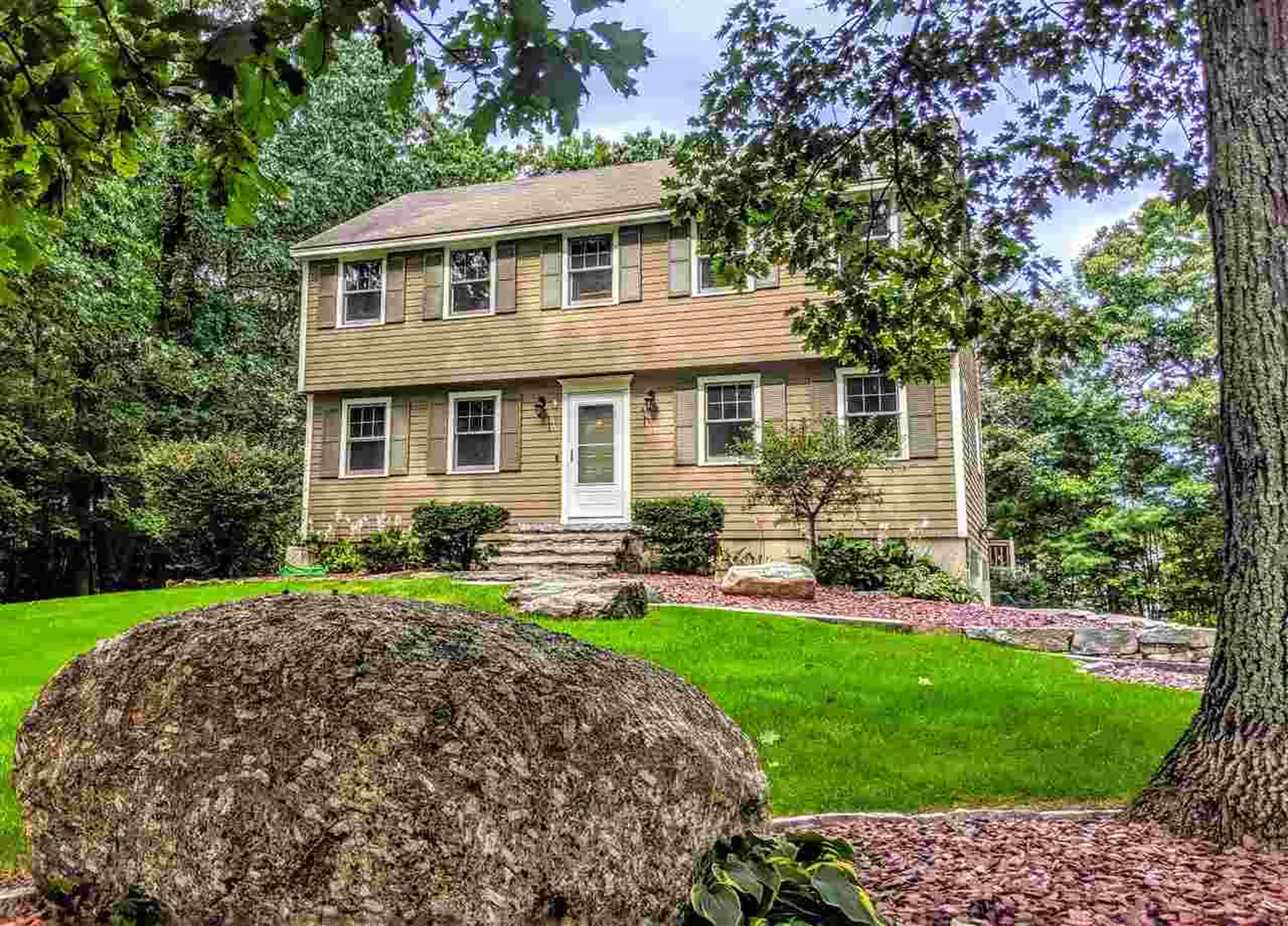 1 White Oak Lane Derry NH 03038
