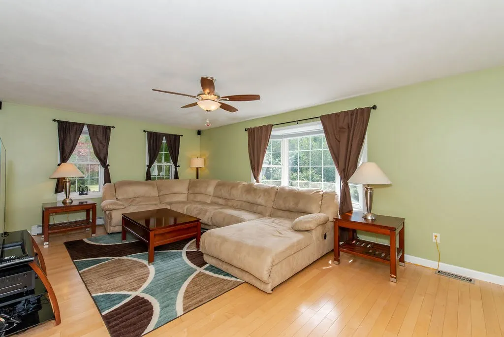 2 Jolan Lane Raymond NH 03077